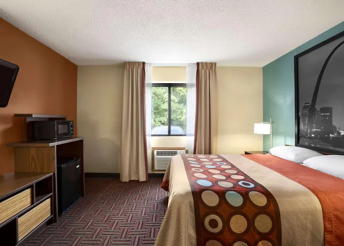 Super 8 By Wyndham Fairview Heights-St. Louis