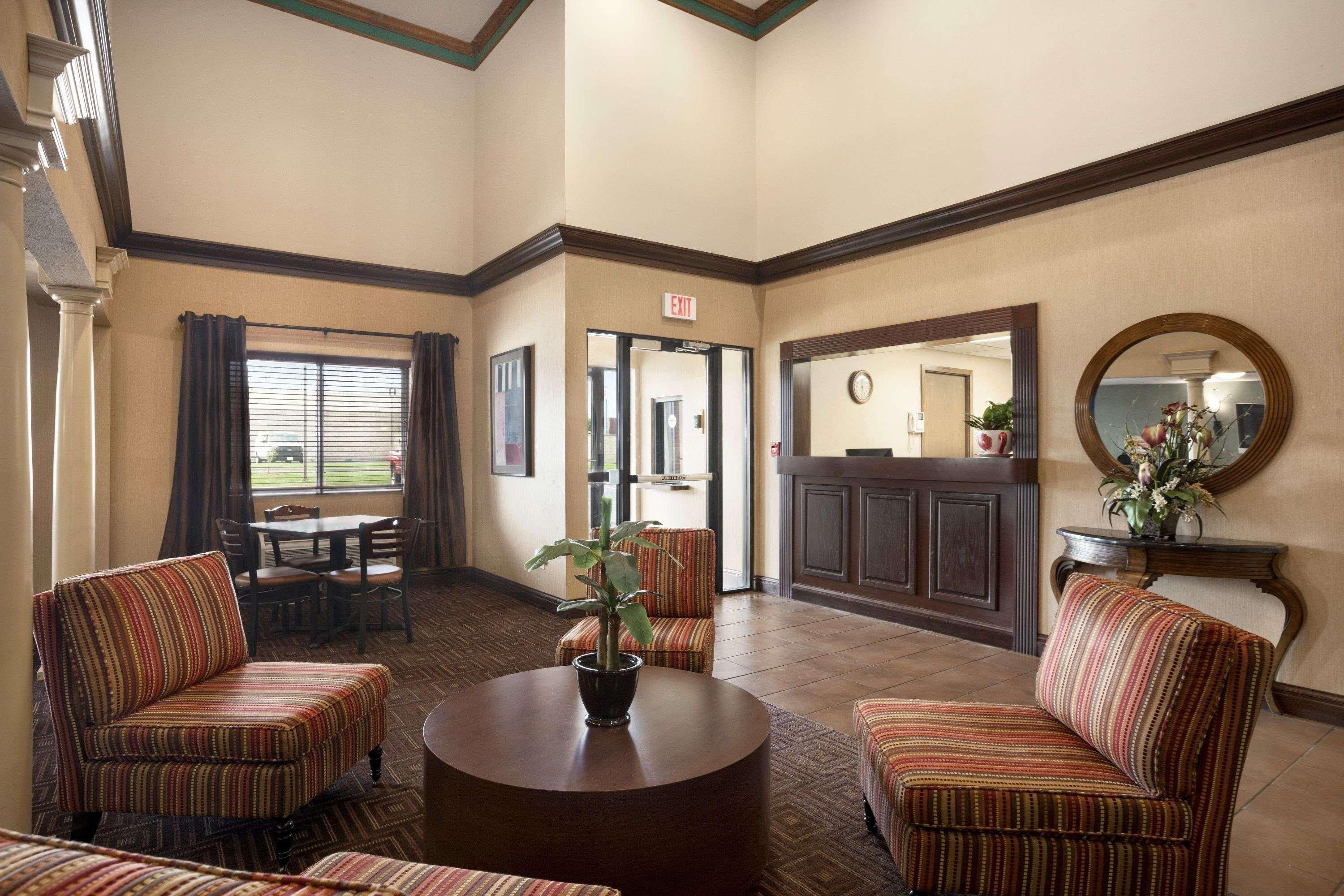 Super 8 By Wyndham Fairview Heights-st. Louis Motel