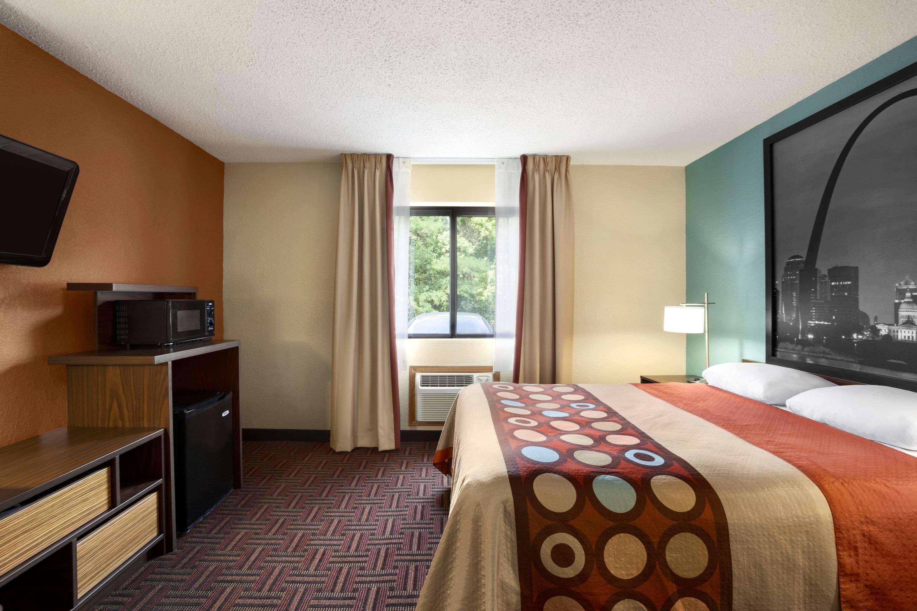 Super 8 By Wyndham Fairview Heights-st. Louis 2*